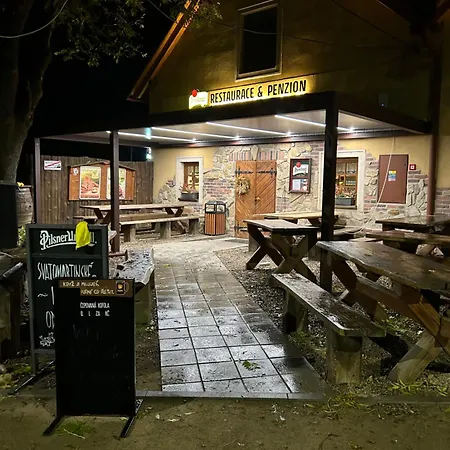 酒店 & Restaurace Pizzerie Jasany 诺维萨尔多夫